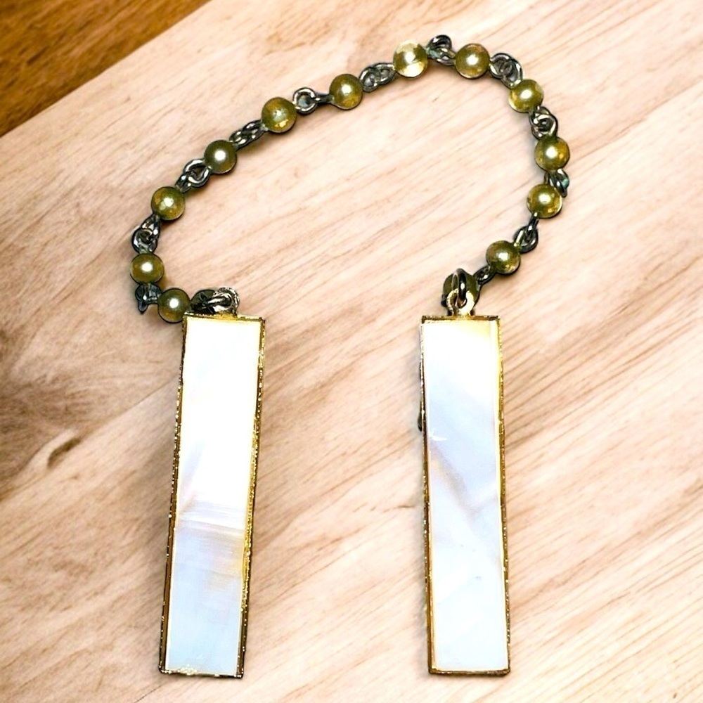 Vintage Gold Tone Mother of Pearl Abilene Sweater Scarf Fur Clip